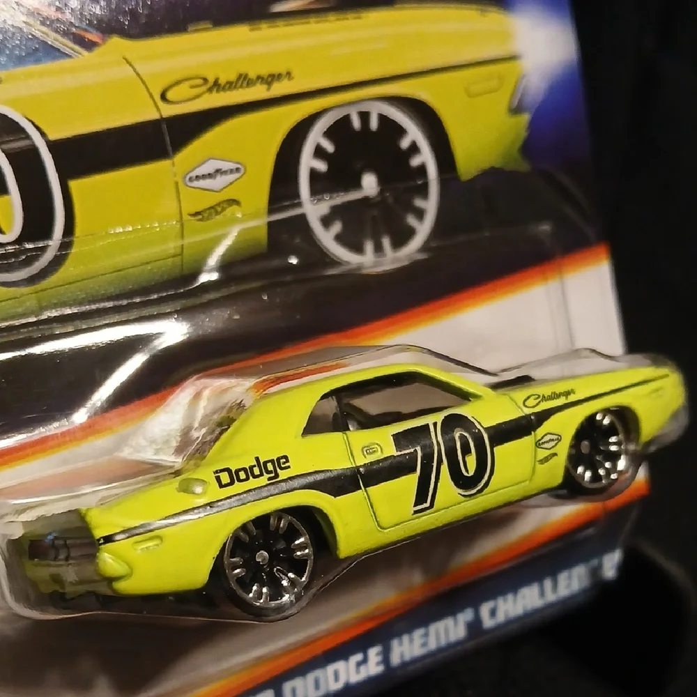 Hot Wheels Neon Speeders '70 Dodge HEMI Challenger - Yellow